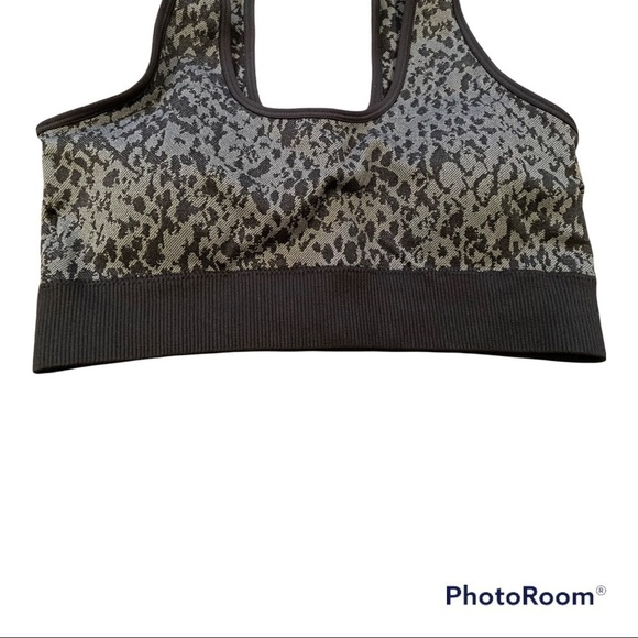 Aerie Offline Recharge Gray And Black Sports Bra - Picture 2 of 7